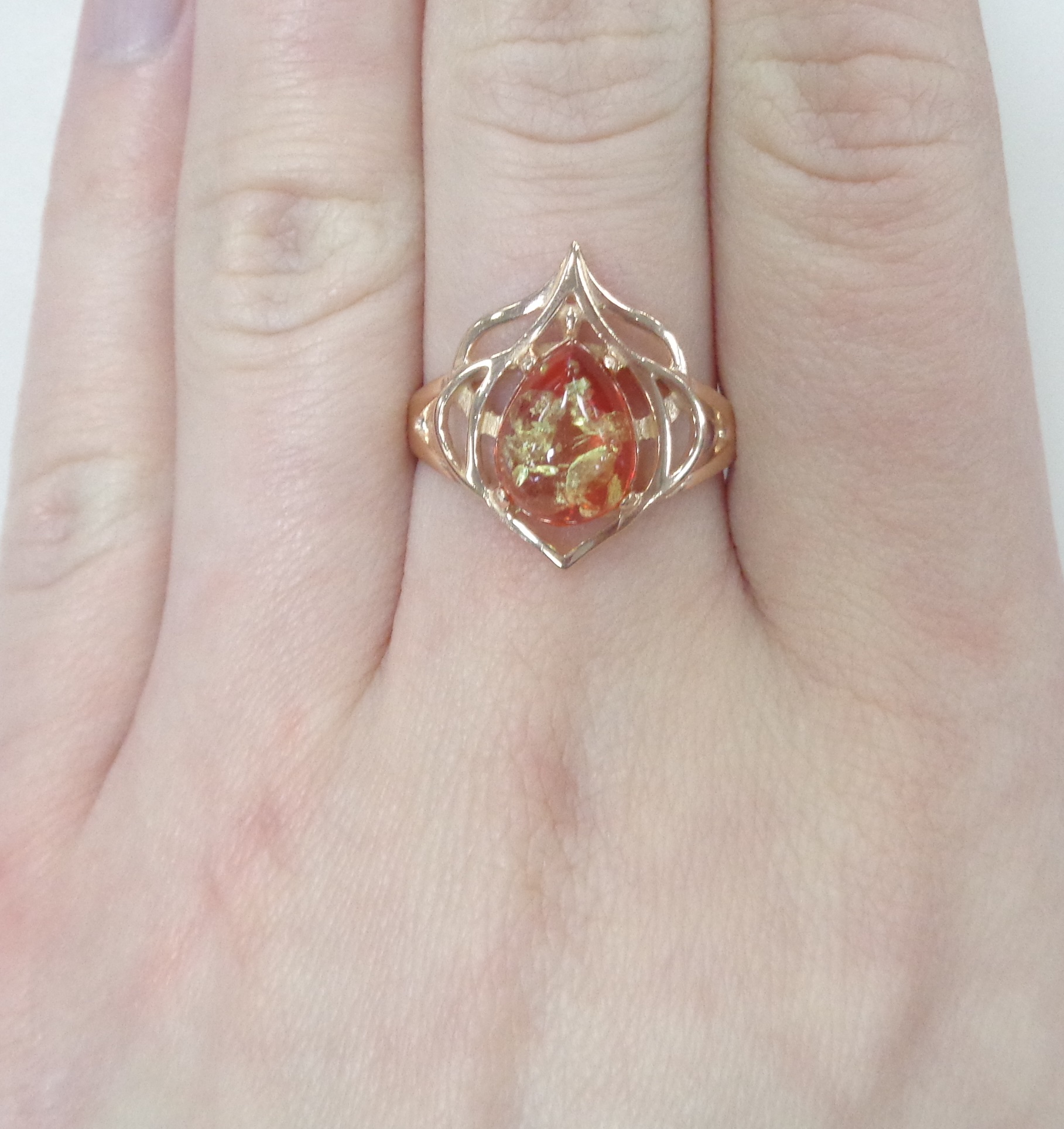 Серебряное кольцо с янтарем